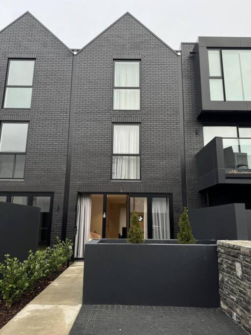 Black Cozy Christchurch Exteriör bild